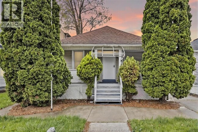 Photo - 609 St Joseph St