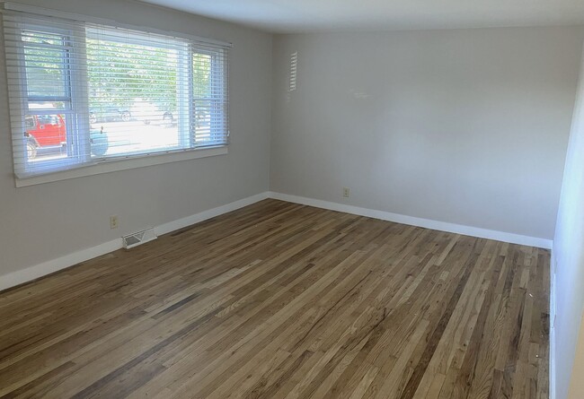 Photo - Charming 3-Bedroom Oasis with Expansive Yard and Driveway!