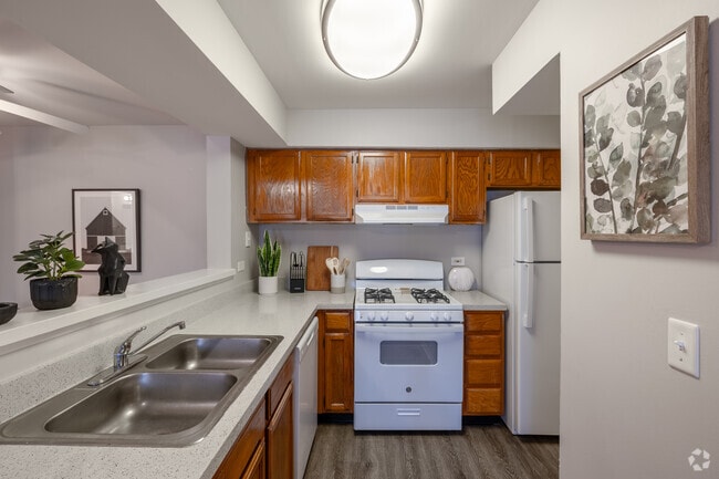 2BR, 2BA - Kitchen