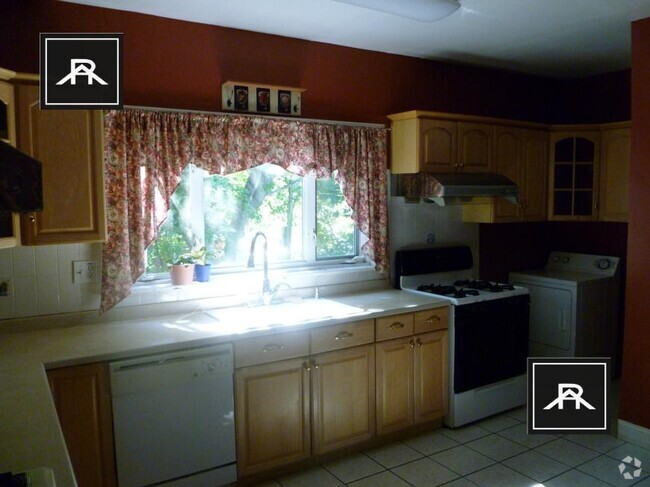 Building Photo - 6 bedroom in Brookline MA 02446 Unit 1 Rental