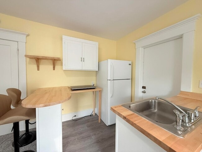 Building Photo - 10 Spruce Ave Unit 2A Rental