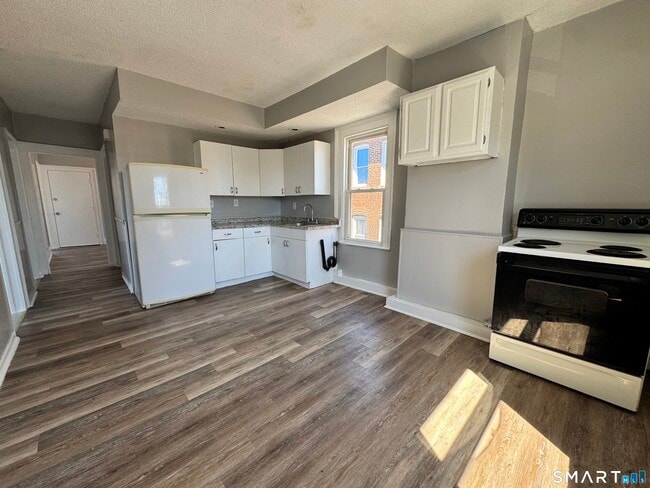 Building Photo - 107 Hamilton St