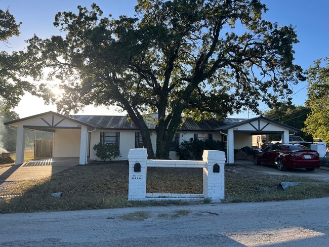 Building Photo - 2112 Tanglewood St Unit 2112