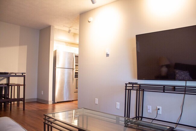 Photo - 1001 W Clark