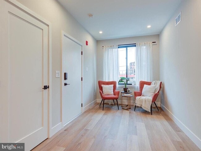 Building Photo - 1740 N Marshall St Rental