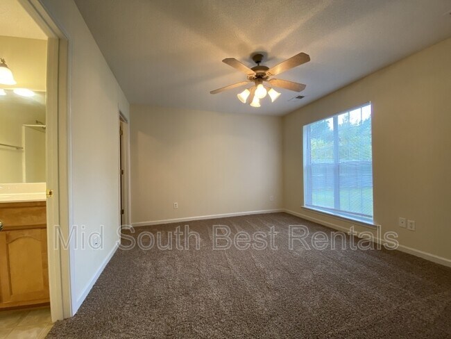 Photo - 2505 Boxford Ln