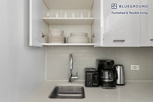 Photo - 230 E 44th St Unidad FL4-ID2069