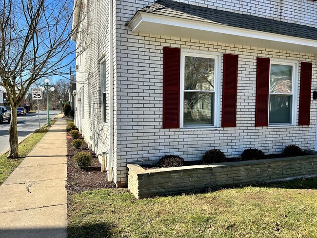 Front - 101 N 4th St Apartments Unit A
