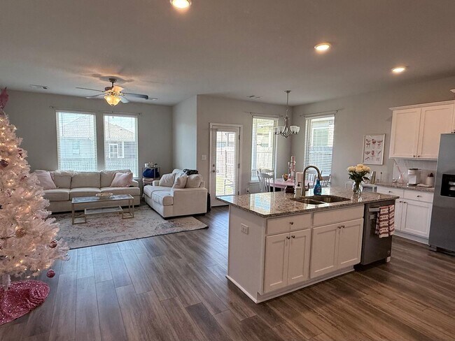 Photo - 1008 Meridian Dr