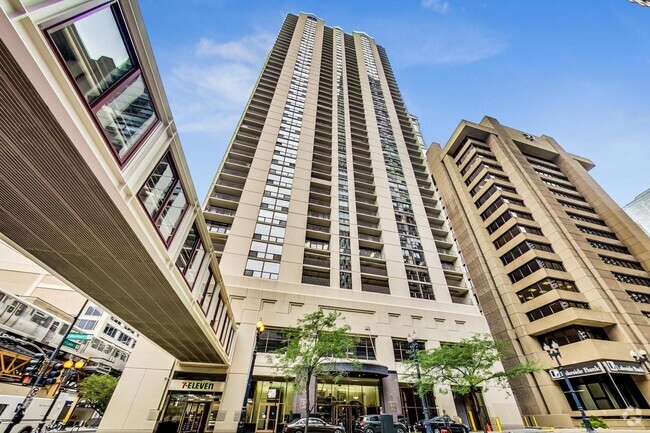 Building Photo - 200 N Dearborn St Unit 804 Rental