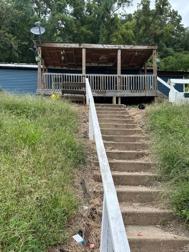 Building Photo - ROCKPORT, IL - Cottage on about 2 Acres In The Country - $298.37 MONTHLY / $999 DOWN