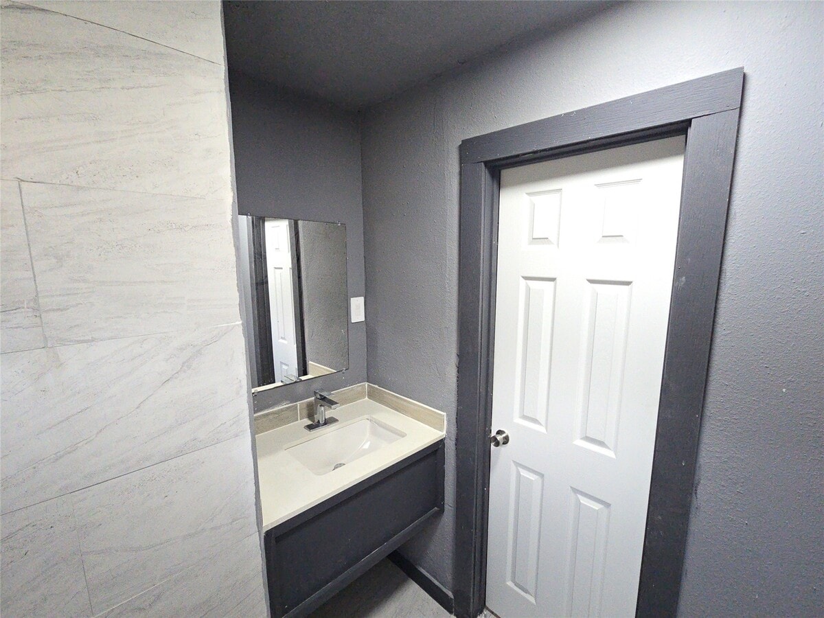 Photo - 9010 Linda Vista Rd