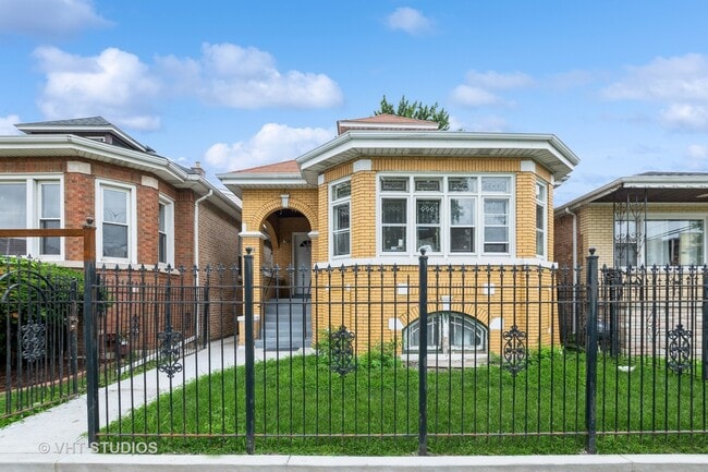 Building Photo - 8718 S Marshfield Ave