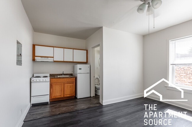 Building Photo - 3957 W Irving Park Rd Unit 314