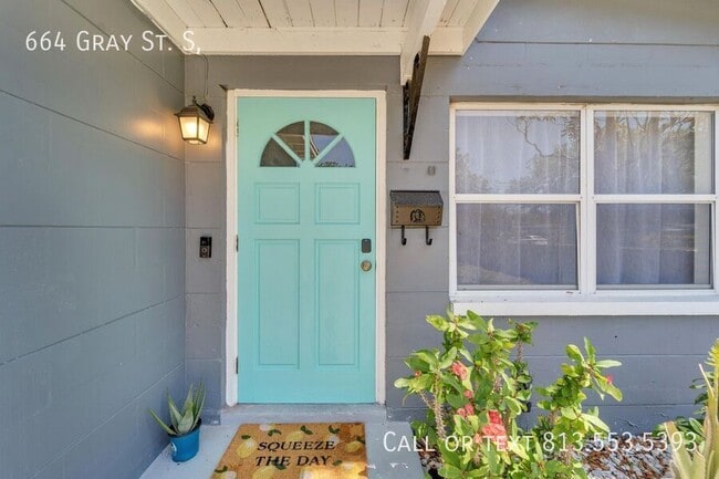 Photo - 664 Gray St S