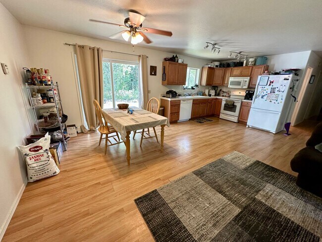 Photo - 3bd, 2 bath Home for Rent w/ Large 2 Car G...