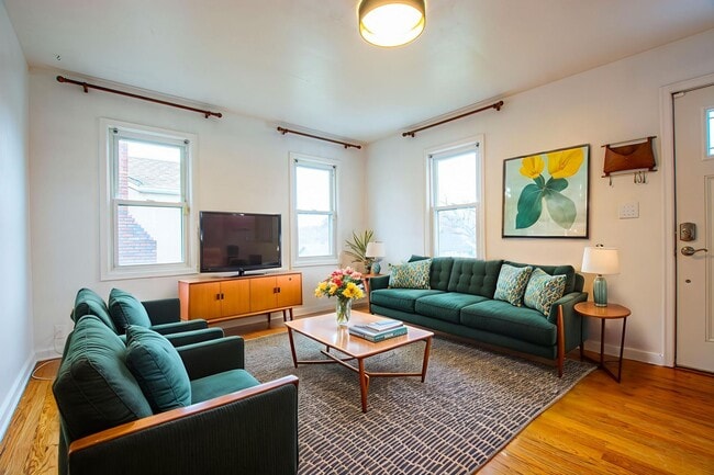 Building Photo - Adorable 2 Bedroom / 2 Bath Home in Aksarben with Washer/Dryer and Fenced Backyard!