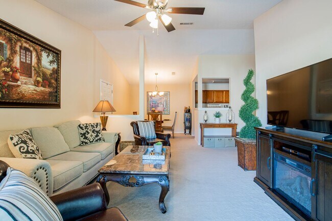 Photo - Well-maintained Pensacola Condo with Community Pool & Central Location