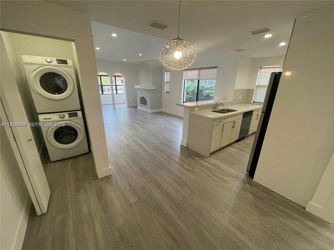 Photo - 1637 SW 10th St Unidad 2