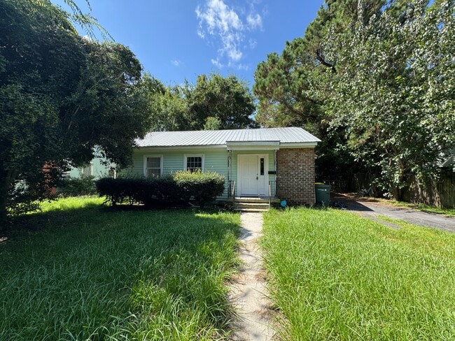 Building Photo - 1219 NE 36th St Rental