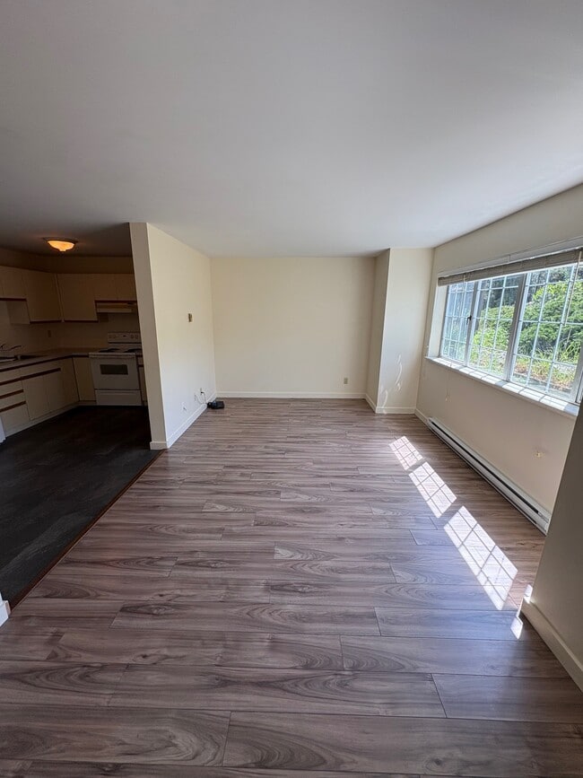 Building Photo - 2500 Quadra St Unit 108