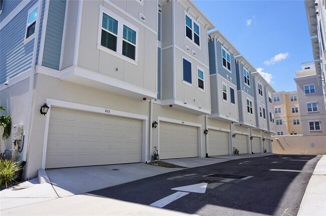 Building Photo - 813 Burlington Ave N Rental