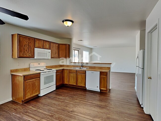 Photo - 10825 W Taft St