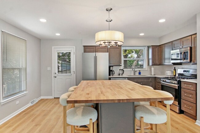 Photo - Arlington Heights Rental