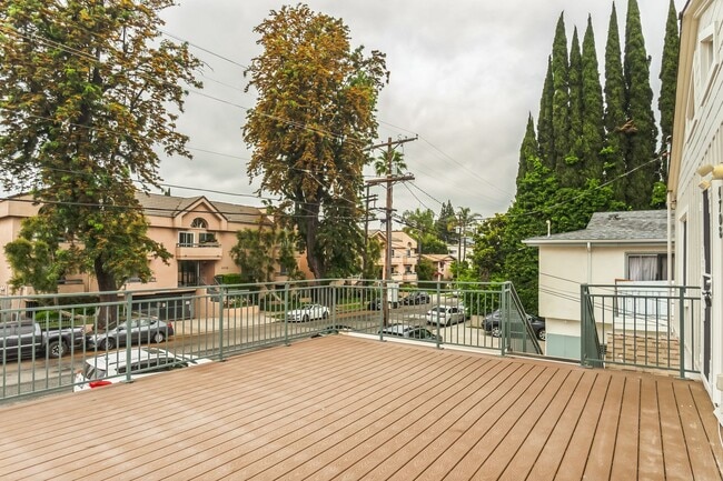 Photo - Beautiful 2 Bedroom, 2 Bathroom, Upper Uni...