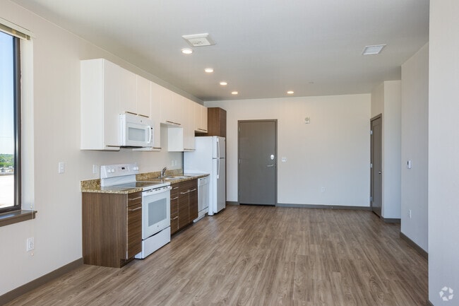 2BR, 2BA - 952SF - Kitchen