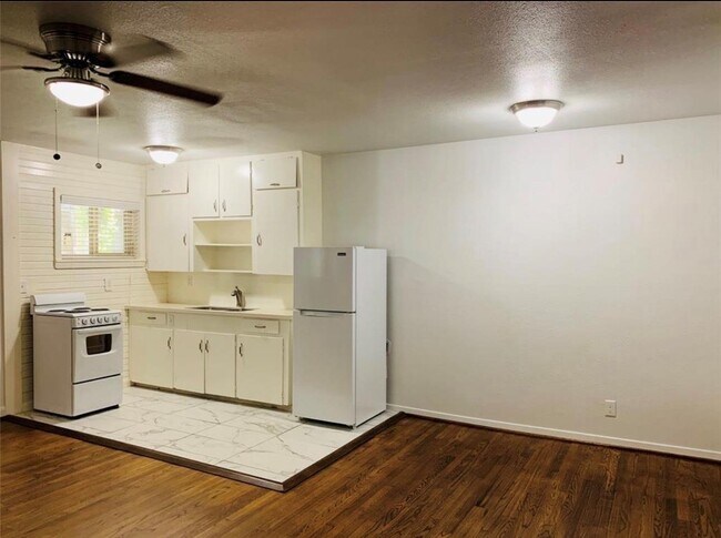 Building Photo - 1114 Joe Annie St Unit True