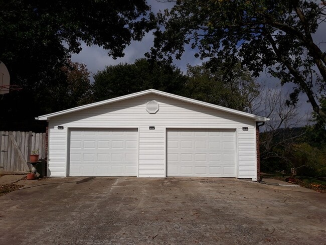 Photo - 4 bedroom 2 bath home, 2 car garage, SECLUDED AND PRIVATE, South FAY, 4 acres