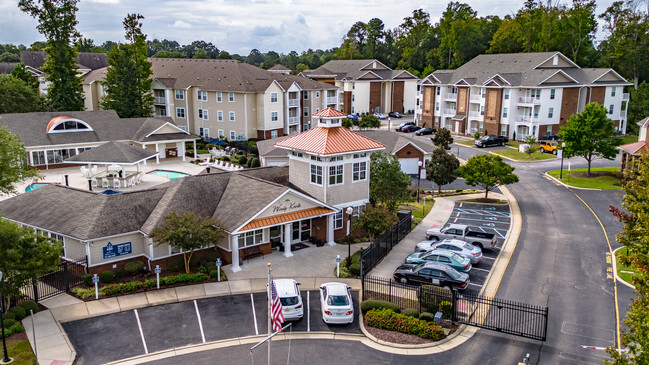 Clubhouse and Gated Entrance - 700 Acqua at Windy Knolls Rental