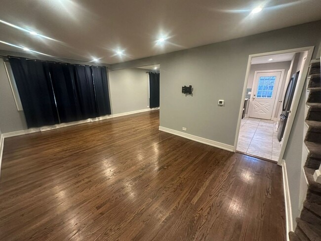 Photo - 2543 Crawford Ave