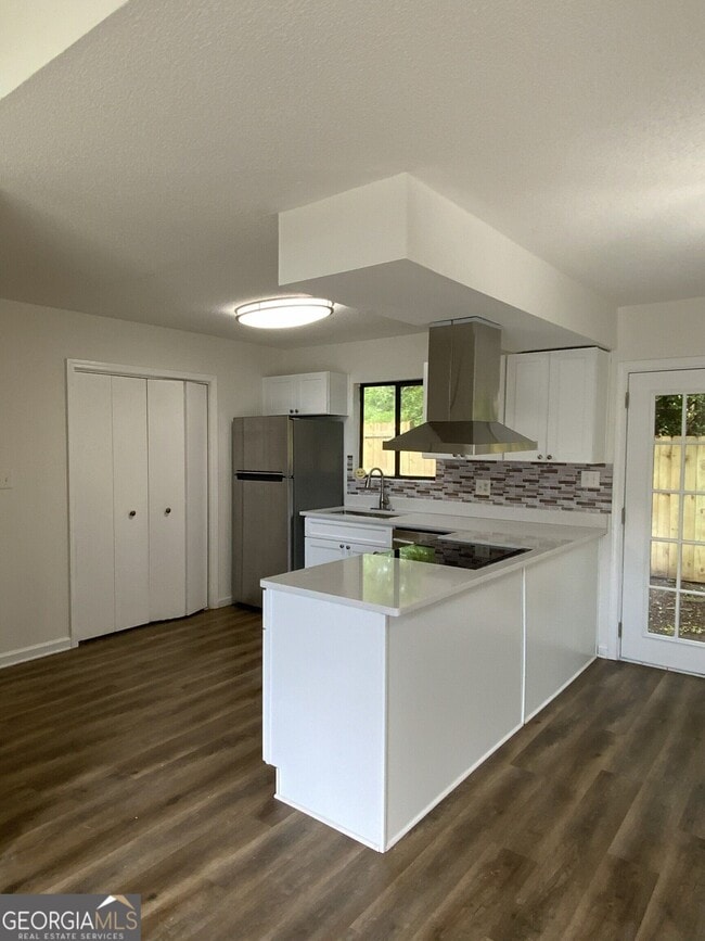 3975 Darryl Ln