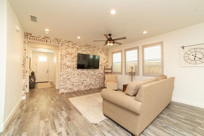 Photo - Newly Built 3/2.5 Woodside Home In Riverstone