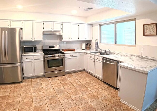 Photo - 2550 Rosswood Dr SE