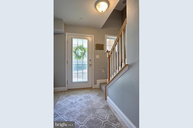 Puerta principal - 715 Stag Ct