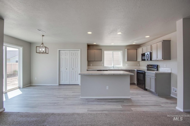 Photo - 4530 Giants Way