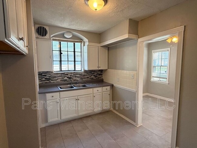 Photo - 10116 Outer Dr W