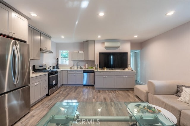 Photo - 7647 Amestoy Ave