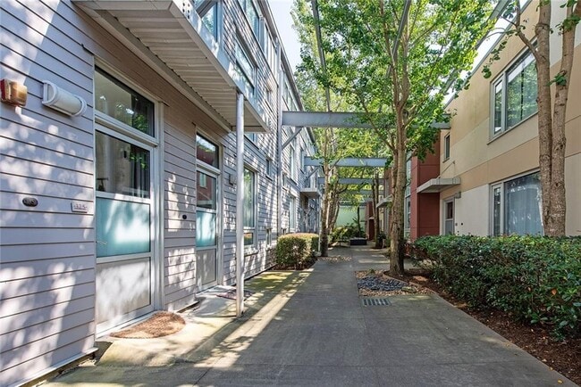 Photo - 1661 La France Street Northeast Unidad 325