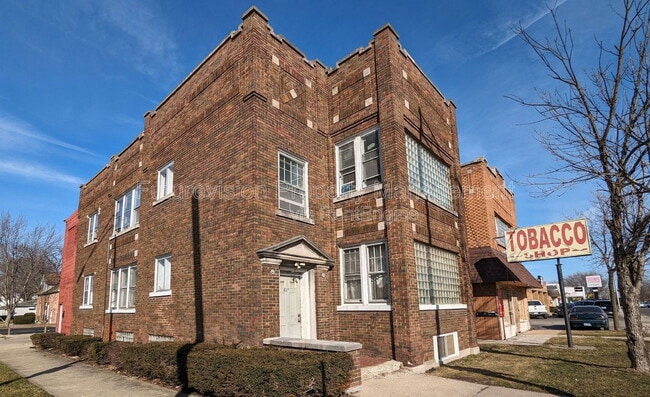 Building Photo - 825 W Jefferson St Unit 2