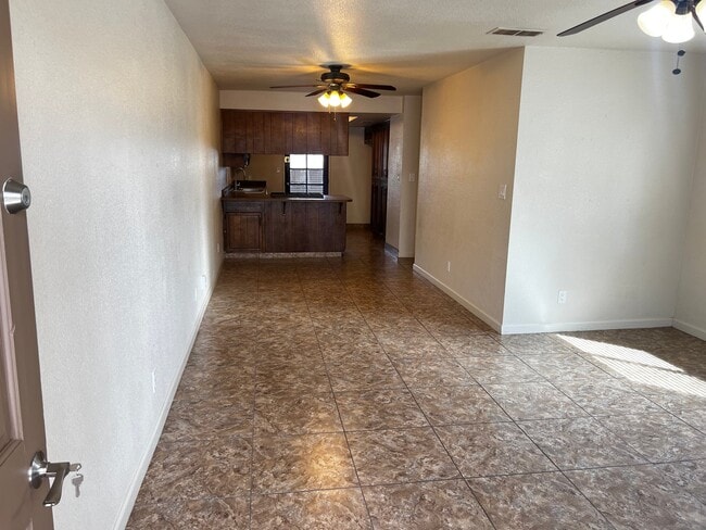 Photo - 1823 W Whitendale Ave