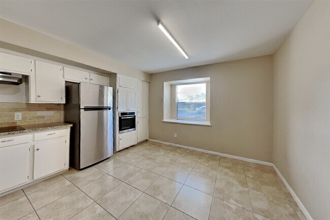 Photo - 3202 Vandyke Dr