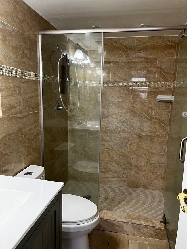 Renovated bathroom- marble - 1224 S Peninsula Dr Unit 408