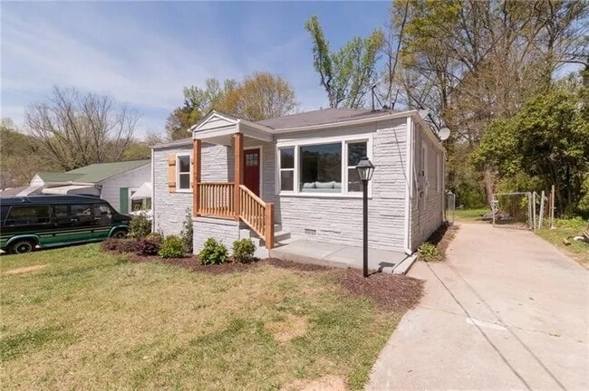 Photo - 2221 Larchwood Rd SW