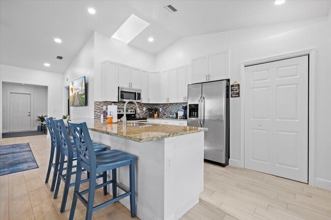 Photo - 6077 Francis St