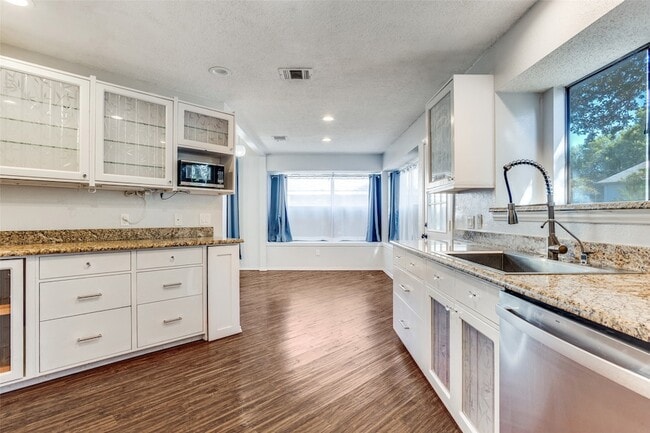 Photo - 706 Deep Well Dr