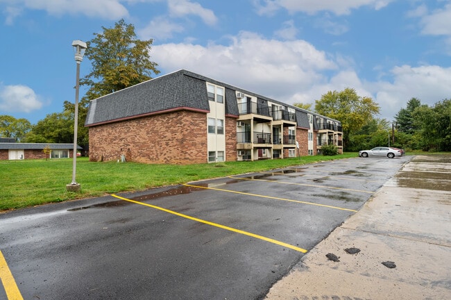 Pine Ridge Apartments - Pine Ridge Apartments